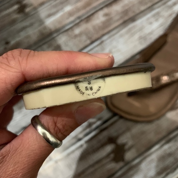 APT 9 sandals size small 5/6 - Picture 5 of 7